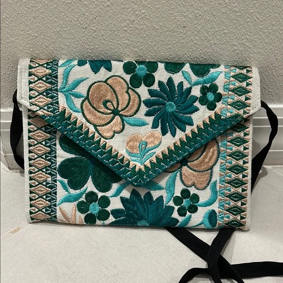 Floral Embroidered Clutch Bag - Green and Cream Summer fashion - Picture 1 of 4
